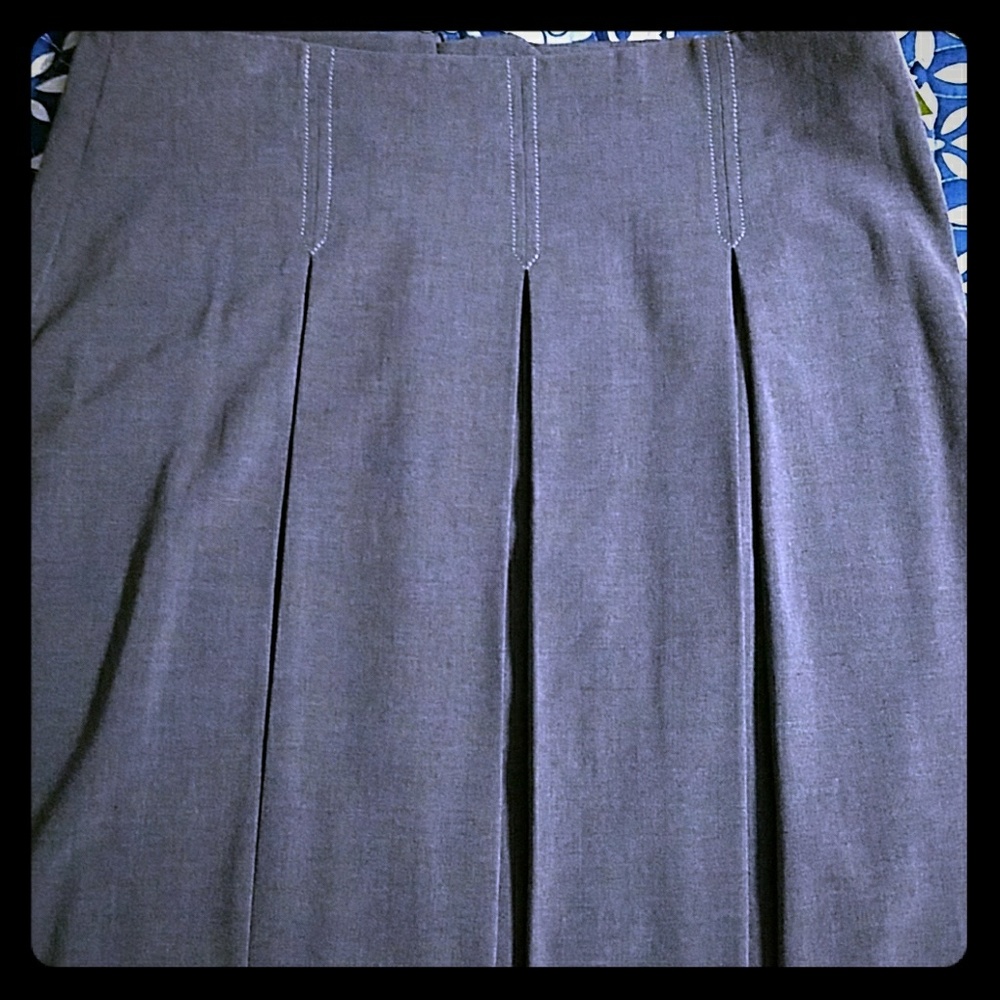 Max studio pleated gray skirt